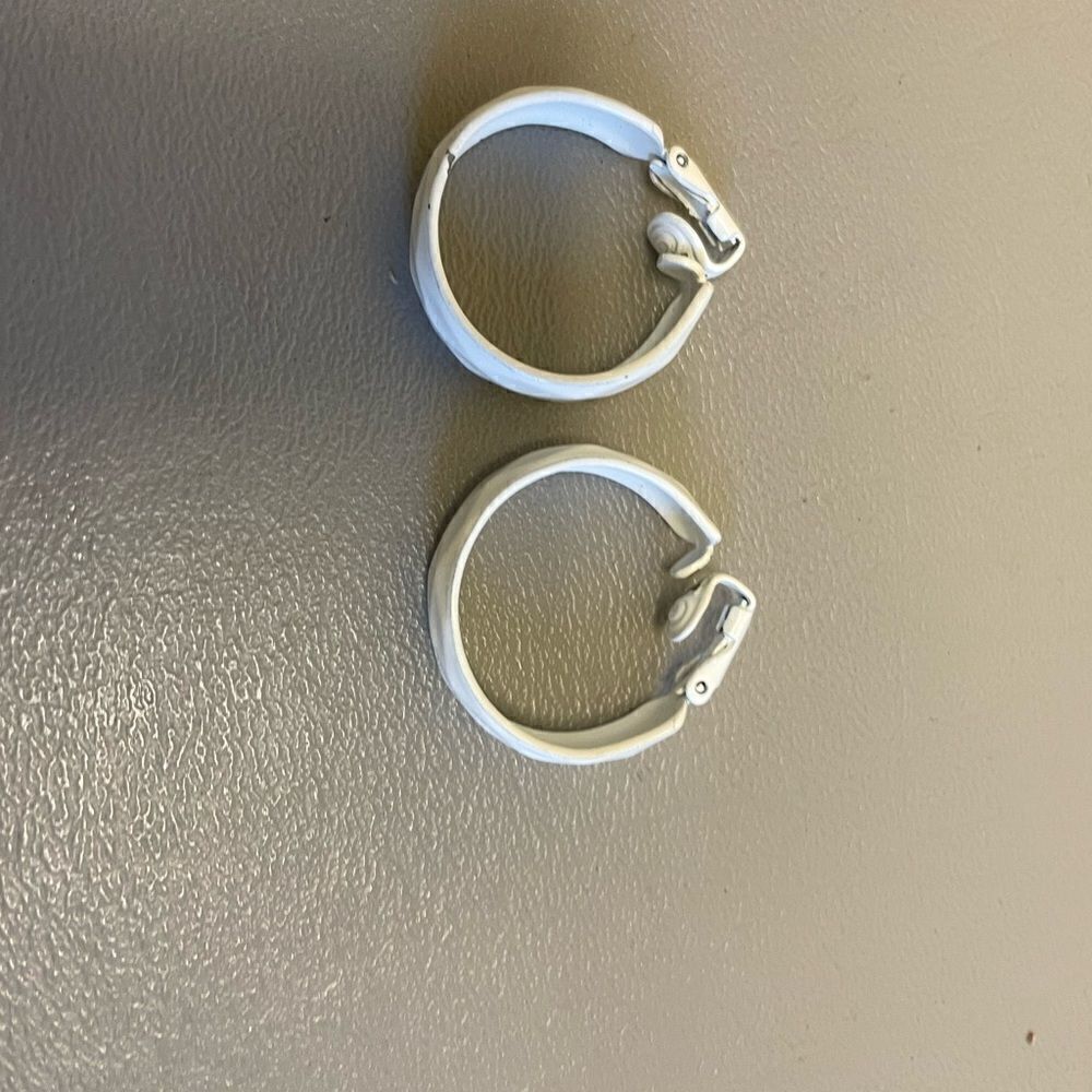 Clip earrings - Picture 4 of 9